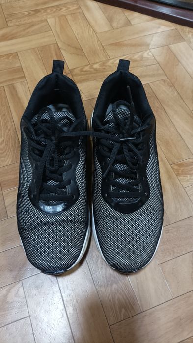 Продам кросівки жіночі