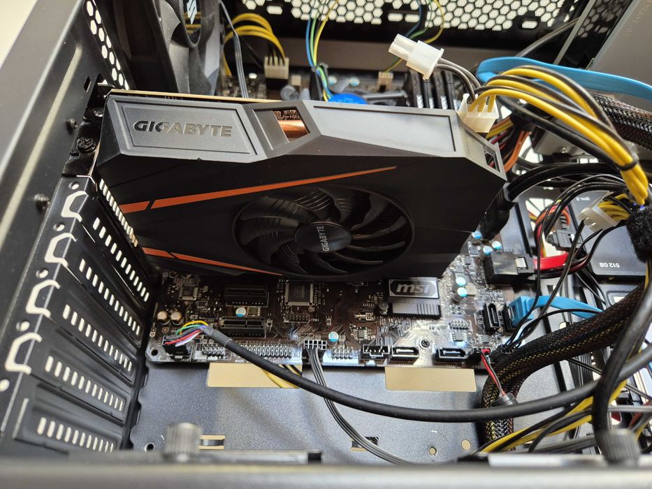 Komputer i5-7500 / 16 GB RAM / GTX 1060 3GB / SSD + HDD