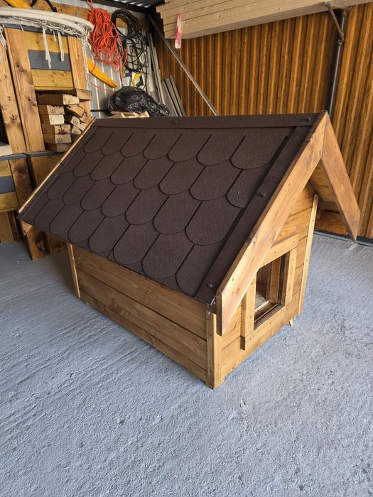 Buda ocieplana dla psa psów