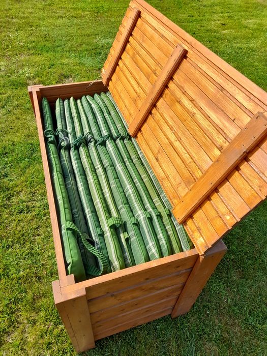 Solidny drewniany stół i krzesła  do altanki, ogrodu  lub na taras