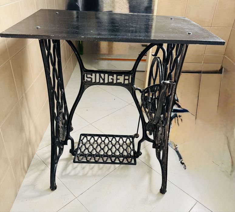 Mesa singer - mesa de madeira de costura com pedal