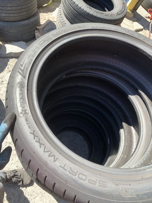 225/45R19 Dunlop