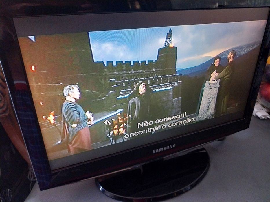 Tv lcd samsung 37cm. C/ comando c/ nova