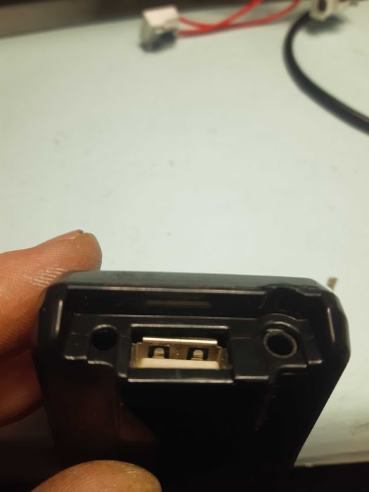 модулятор bluetooth в авто в прикуриватель aux  подключается к радио