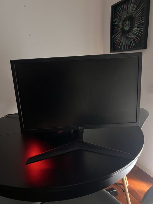 Conjunto de setup gaming computador gaming , monitor gaming e