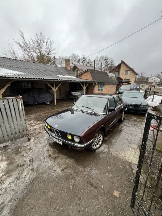 Автомобіль Бмв є28 м20б20