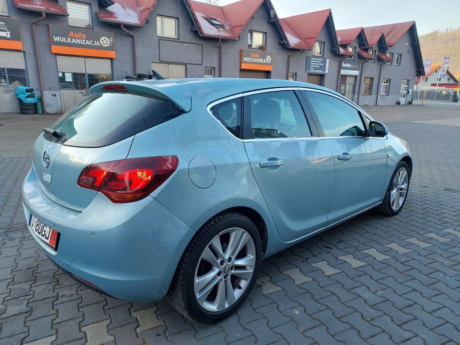 Opel Astra J Cosmo 1.6 16V HB 5D