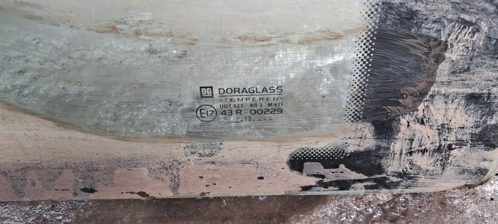 Стёкла,замки, стекло подъёмник