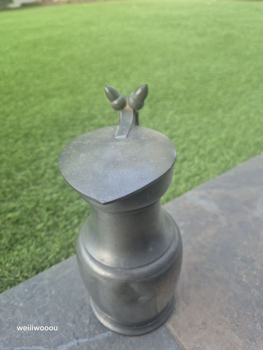 Jarro em estanho  Altura 17cm