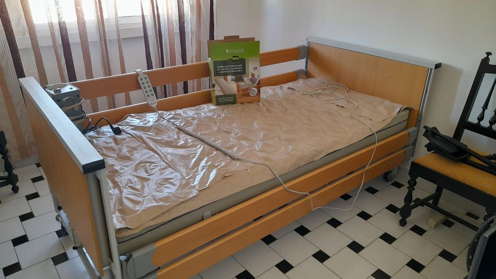 Cama articulada e colchão anti escaras