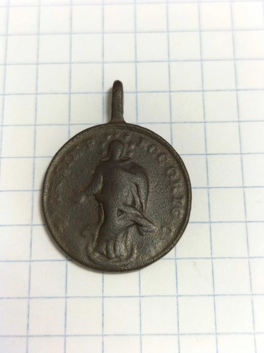 Medalhão peitoral católico antigo em bronze (amuleto) Lote 44