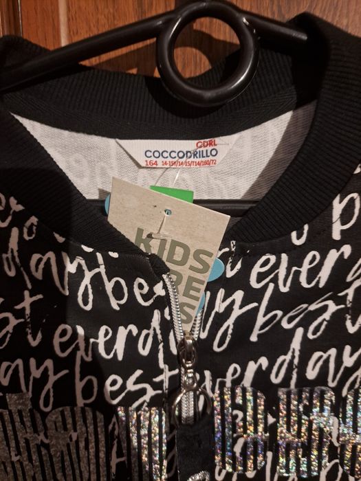Bluza coccodrillo błyszcząca z zamkiem roz. 164