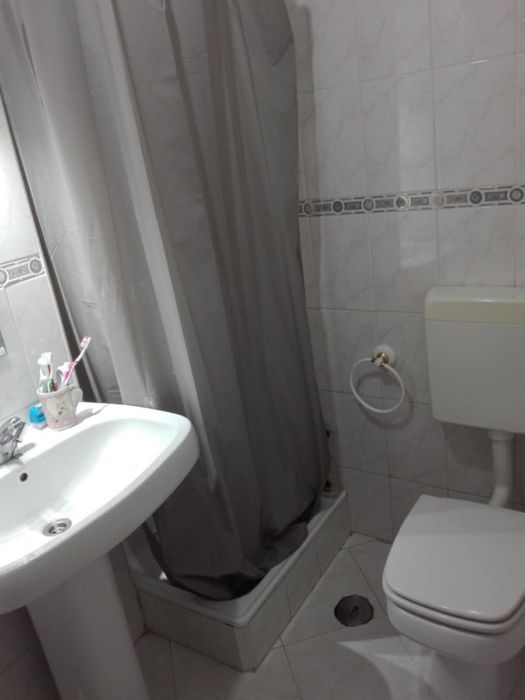 Aluga-se quarto na zona de Loures
