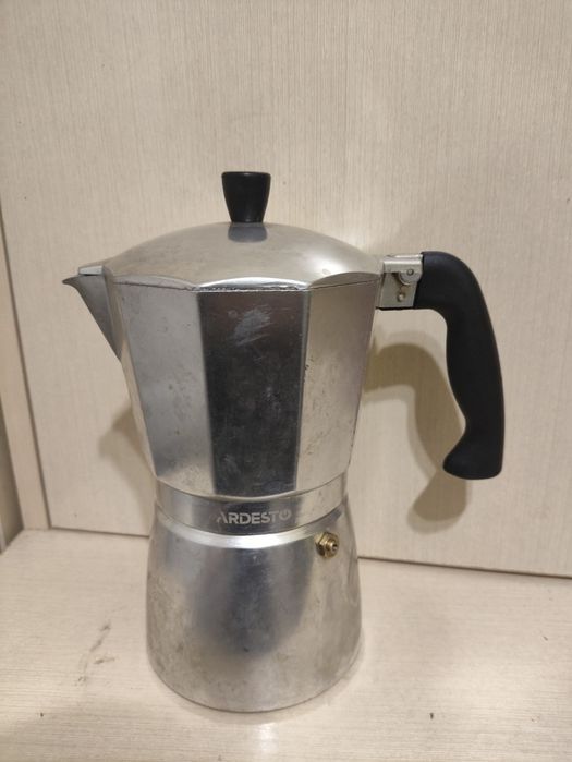 Гейзерная кофеварка Ardesto 0,450l