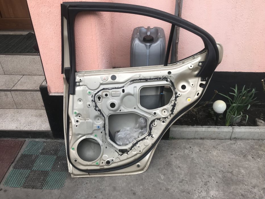 Дверь лексус ис