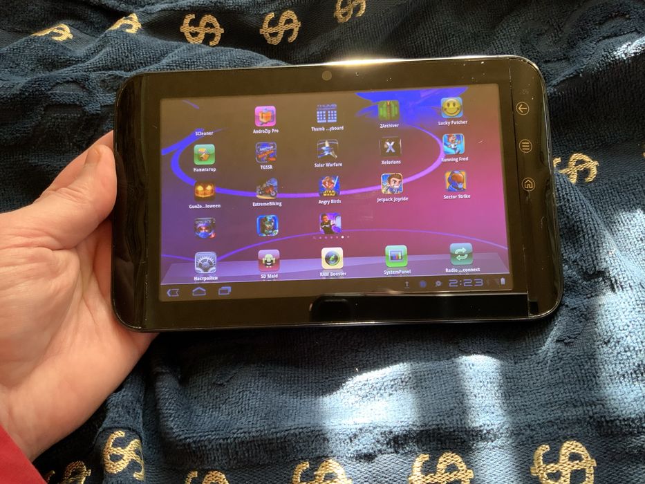 Неубиваемый планшет Dell Streak 7. 16GB, 4G, 7 дюймов. Полный комплект