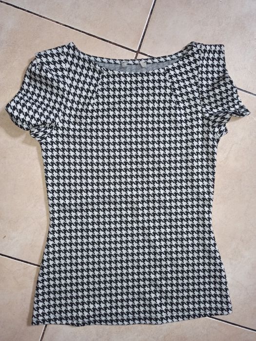 Bluzka dziewczęca w czarno-białą kratkę r.140