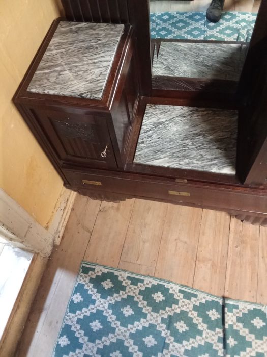 Armário madeira e pedra