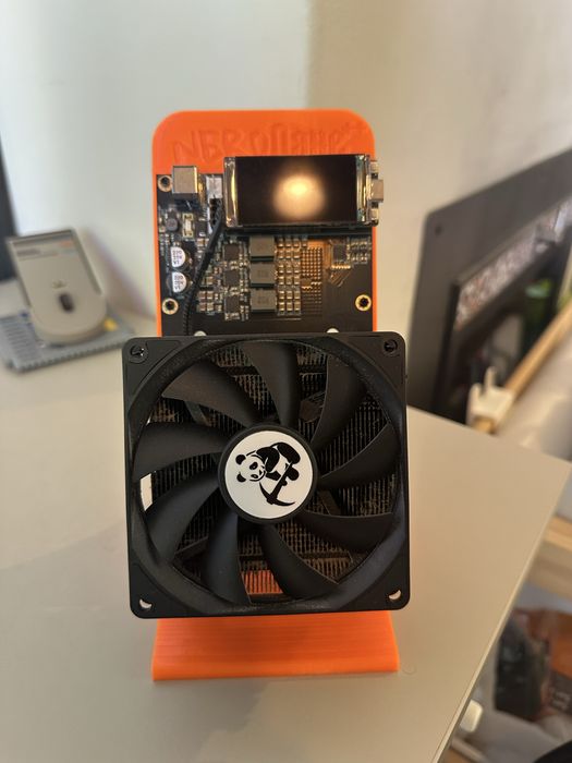 NerdQaxe++ 4.8 TH/s Bitcoin Miner