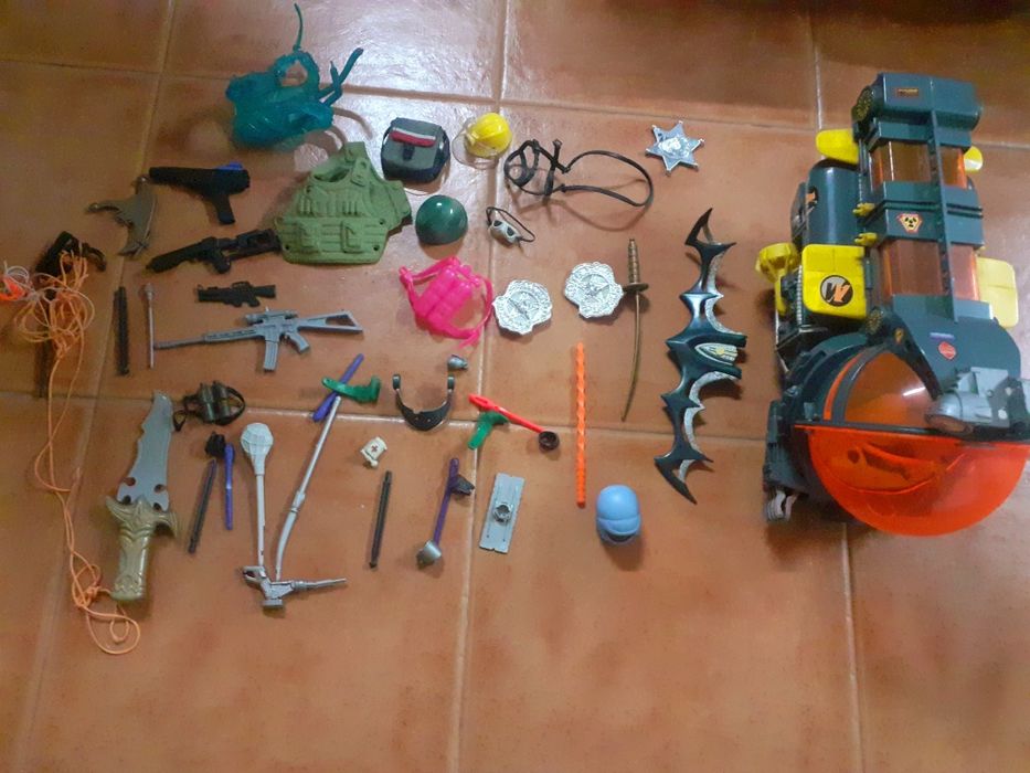 Brinquedos muitos acessorios do action man antigos