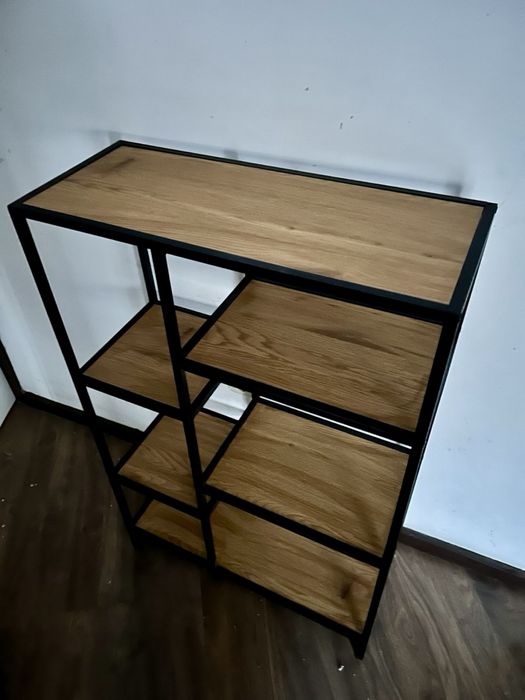 Стильный стеллаж с асимметричными полками