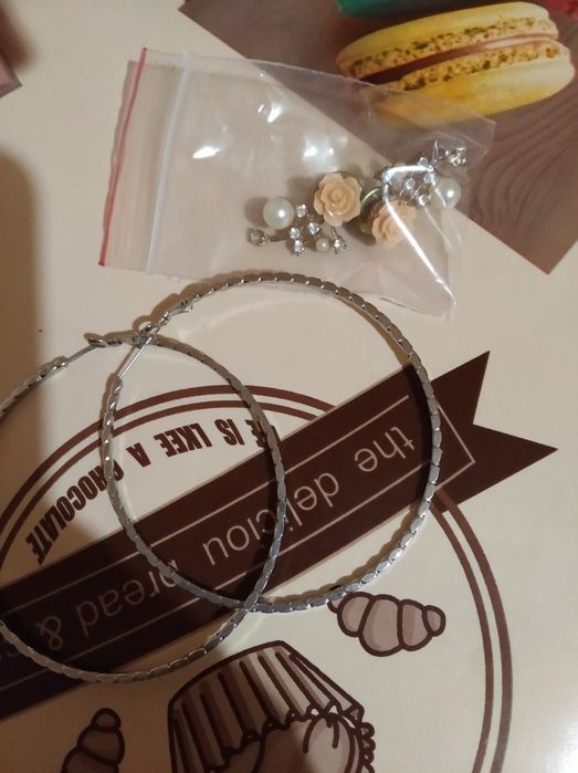 Жіночі прикраси в хорошому стані