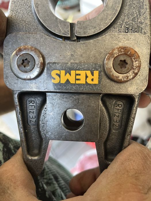 Tenaz de prensar REMS RFIz 32