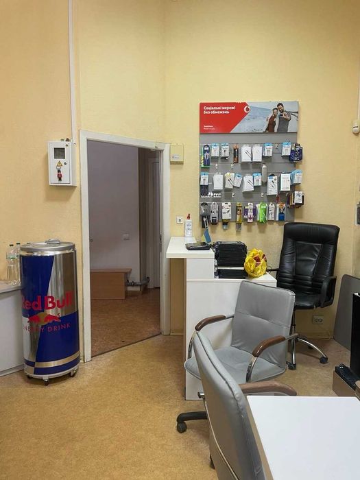 Продаж офісного приміщення 155 кв.м. на 2 поверсі по вул. Небесної Сотні 4