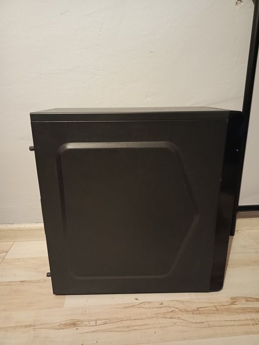 Sprzedam komputer stacjonarny + monitor AOC 165 Hz (uszkodzony)