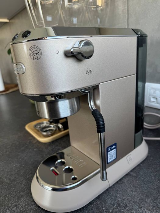 кавомашина DeLonghi EC 885 BG в ідеальному стані, на гарантії