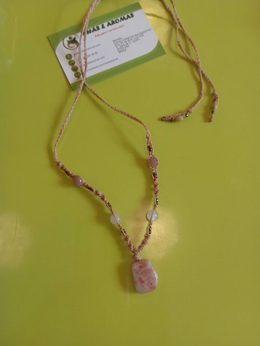 Cristais em colares de cura