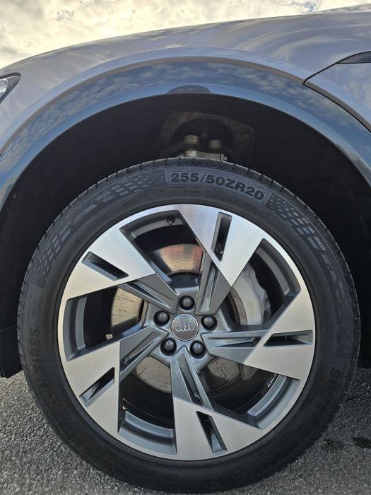 Продаж AUDI e-tron 55 Quattro / 95 кВт / Full-Led digital Matrix
2020