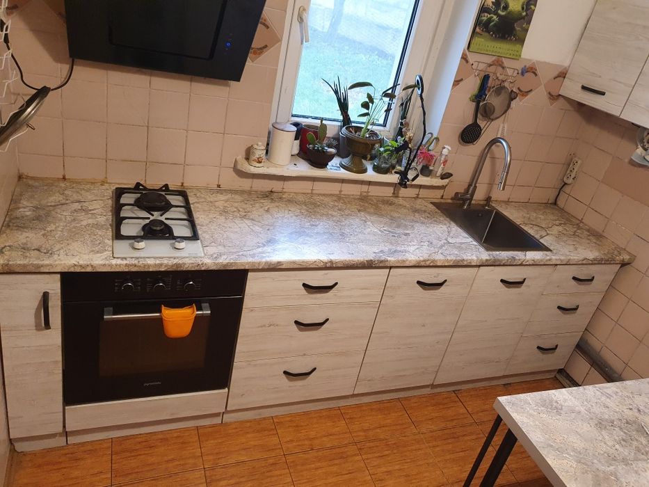 Продам кухню з технікою  столом варильною, мийка