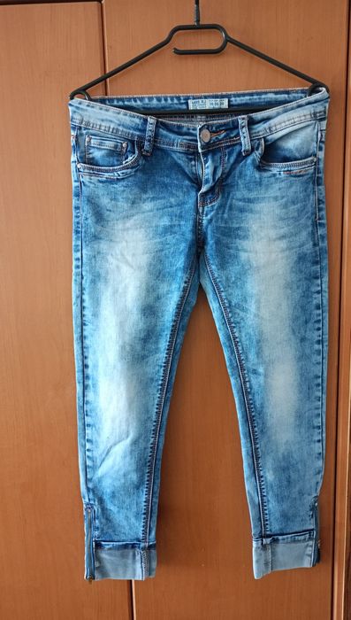 Spodnie jeans  .