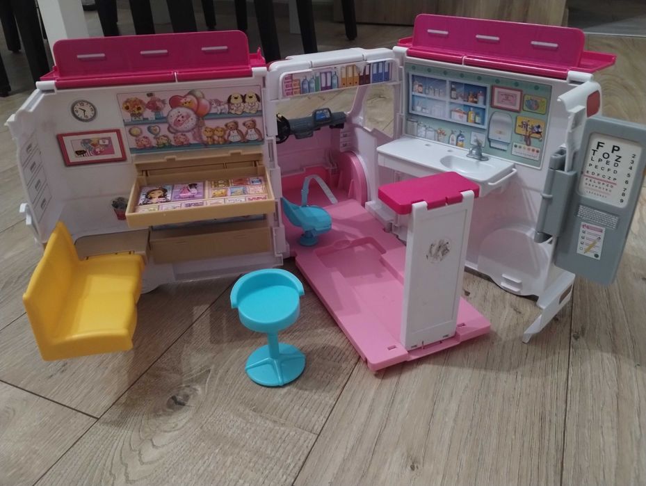 Karetka Barbie z wyposażeniem