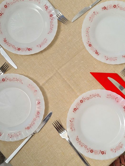 Conjunto de 4 pratos de refeição - vintage