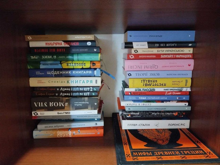 Продам книжки різних жанрів, комплектом (92 книги)