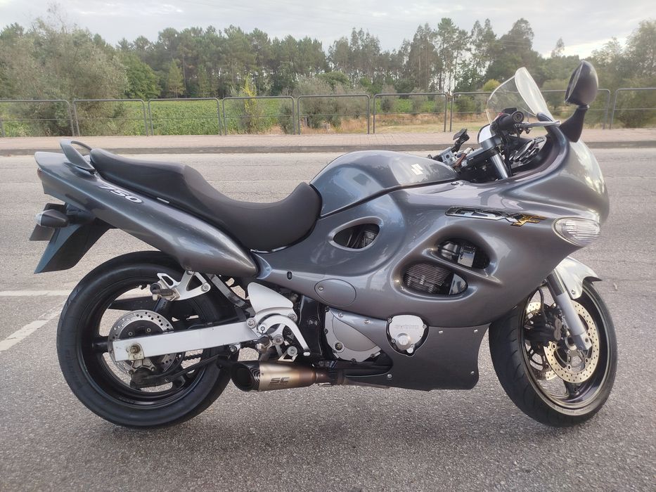 Mota Suzuki GSXF 750