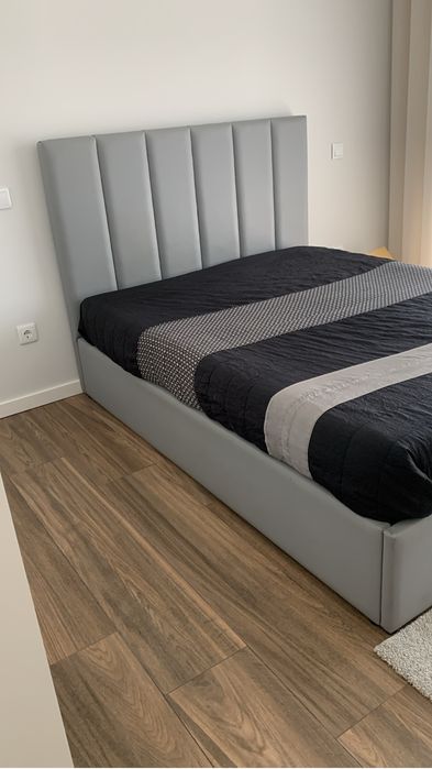 Cama de casal com sommier