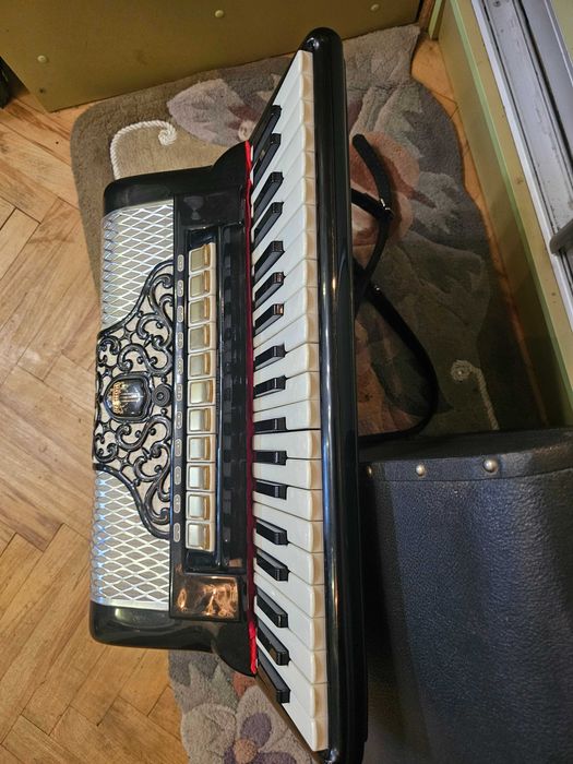 Akordeon Horch superior 120b,.  Stan Idealny . Nowy wosk. Gwarancja.