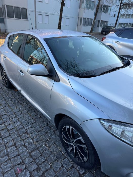 Megane 3 bem carro