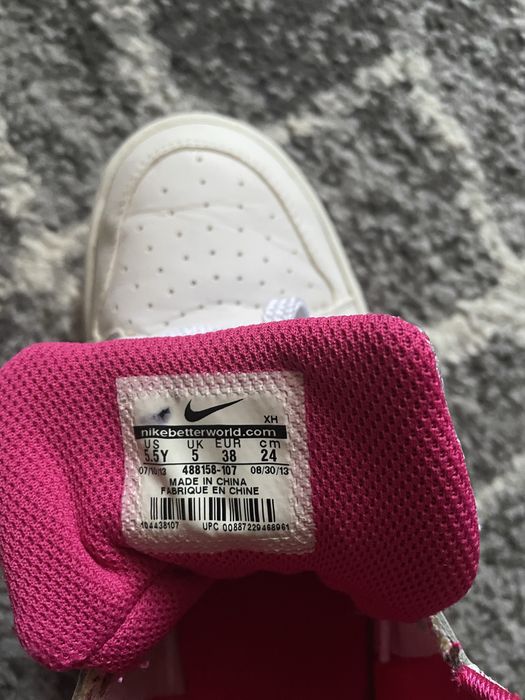 біло-рожеві красови Nike