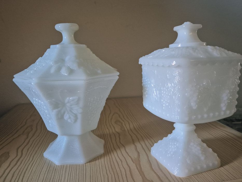 potes de vidro leitoso vintage