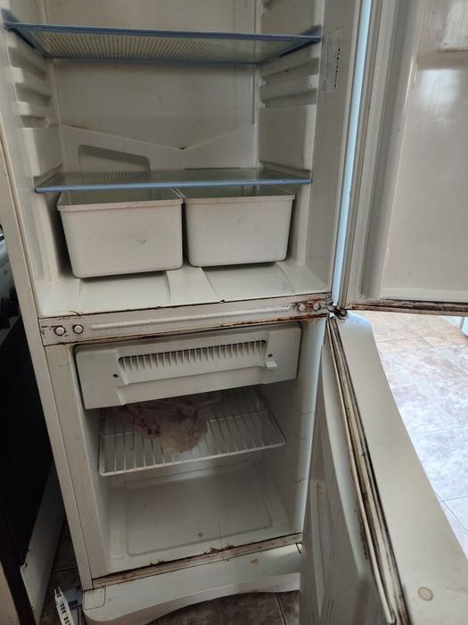 Холодильник  Indesit