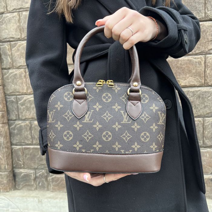 Жіноча сумка Louis Vuitton / стильна та містка Луі Вітон