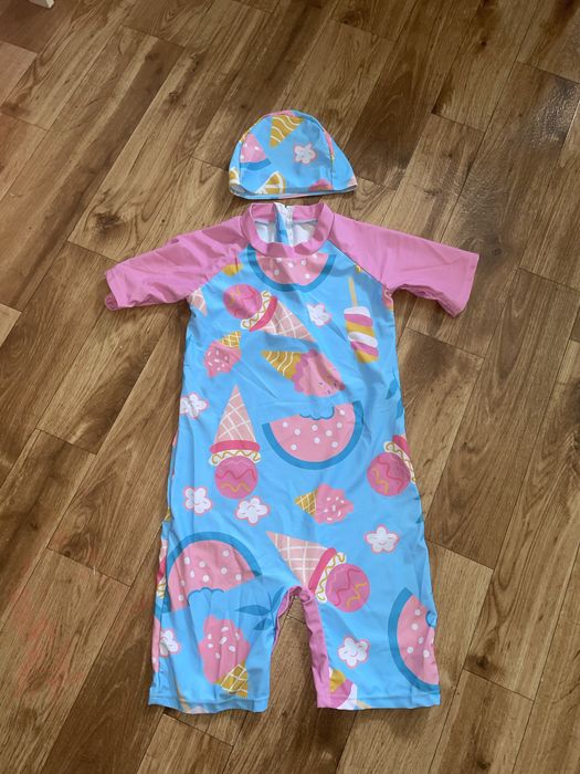 Stroj kapielowy plus czepek 146/152