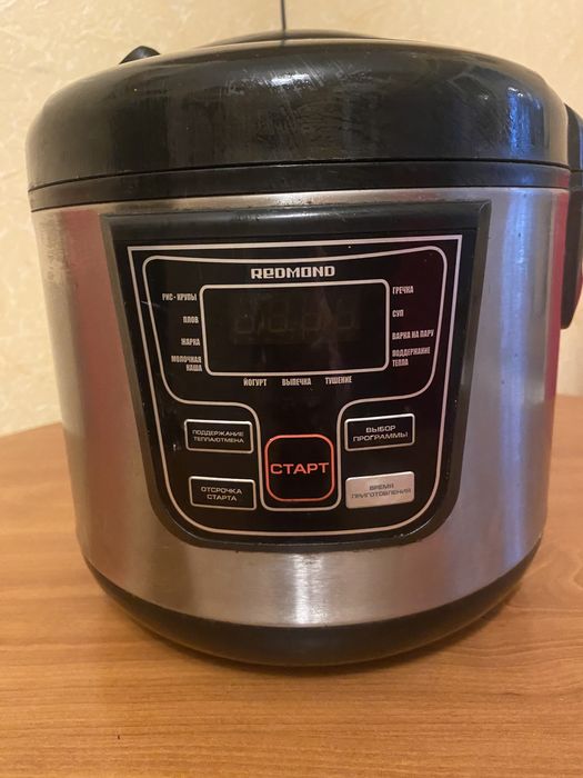 Продається мультиварка в гарному, ообочому стані. Має декілька програм