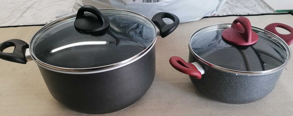 Tachos, 2 un, um grande e um medio, anti-aderentes, por 7€