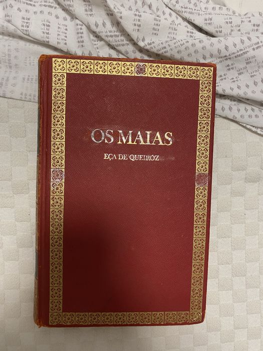 Livro os maias (edicao antiga)