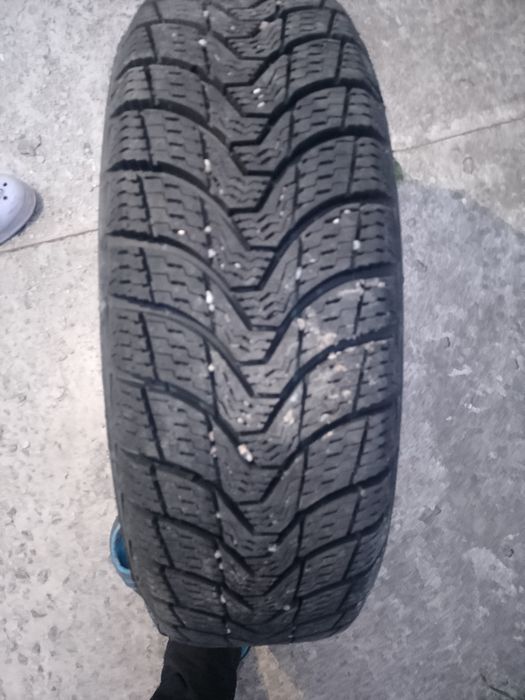 Продам комплект резини з дисками 1 преміорі солазо R14розболтовка 4/100  175/65/14 зима резина нова проїхала від сили дл1000 км